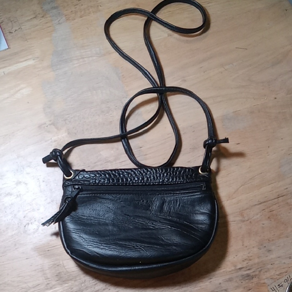 (398) Black Leather Crossbody Bag